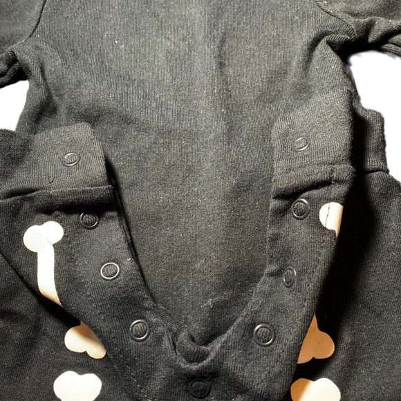Carter’s Halloween Pumpkin and Glowing Skeleton Onesies Bundle 3 months - Picture 6 of 7